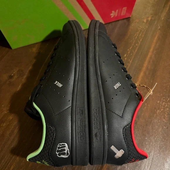 Adidas Stan Smith Marvel Hulk & Thor Sneakers - 9M - Picture 4 of 12